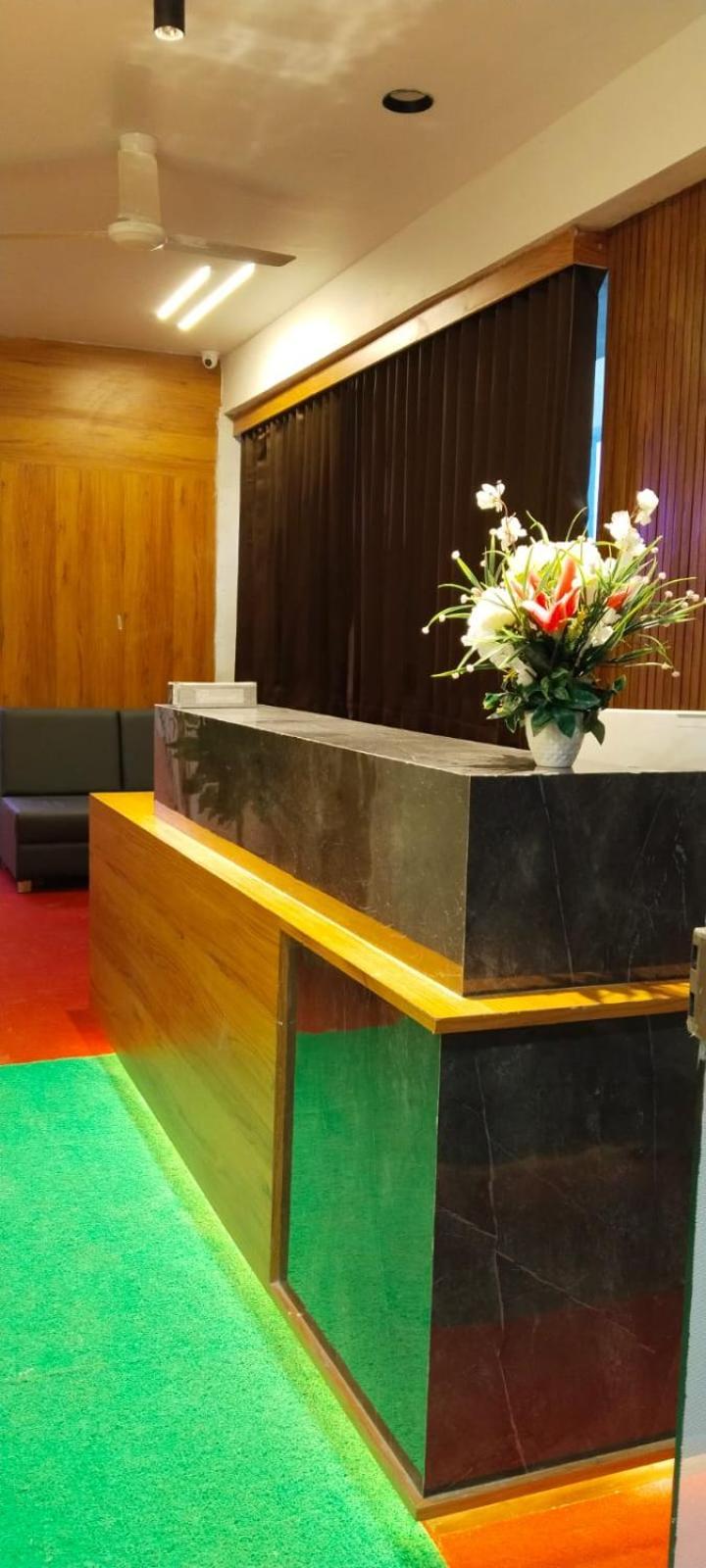 Hotel Royal Relax Gandhinagar Buitenkant foto