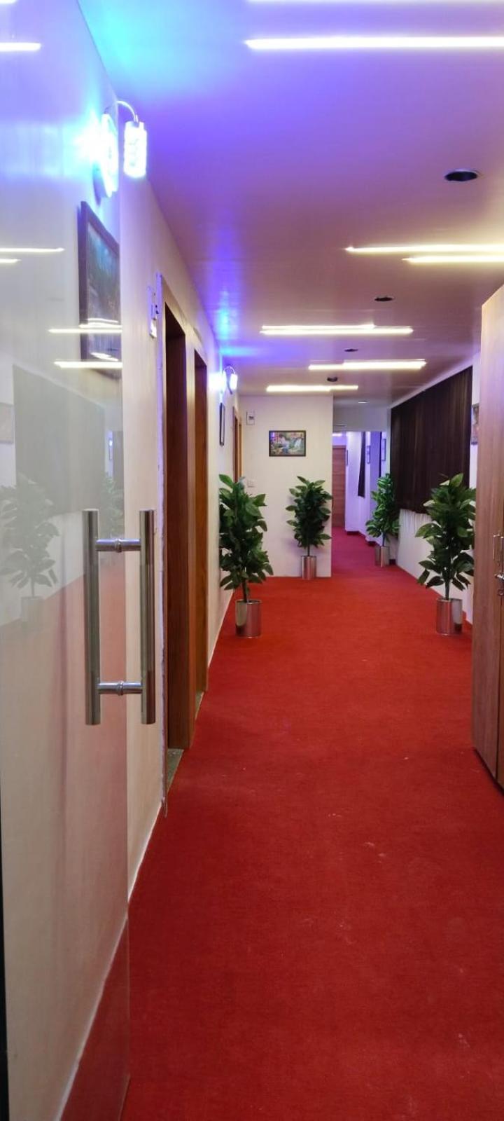 Hotel Royal Relax Gandhinagar Buitenkant foto